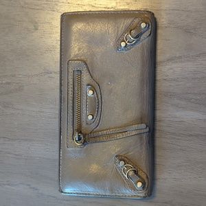 ❗Low Start ❗GUC Balenciaga Long Snap Wallet in Taupe Leather